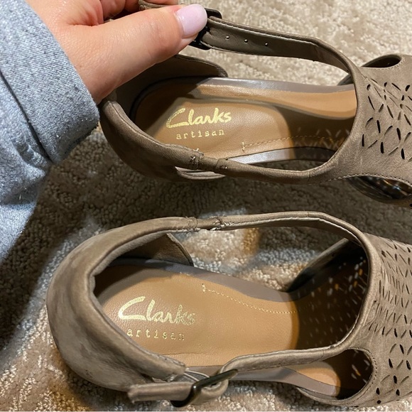{Clarks} Artisan Peep Toe Block Heel Platform Sandals ~ Size 7 - Picture 16 of 16